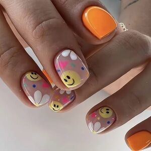 🌼24 Pcs Short Orange Press on Nail Set Square Fake Nails w Happy Faces & Daisies